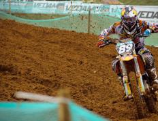 阿扎伦卡新星最后时刻胜出表现突出，巴塞罗那前途光明！热度持续攀升